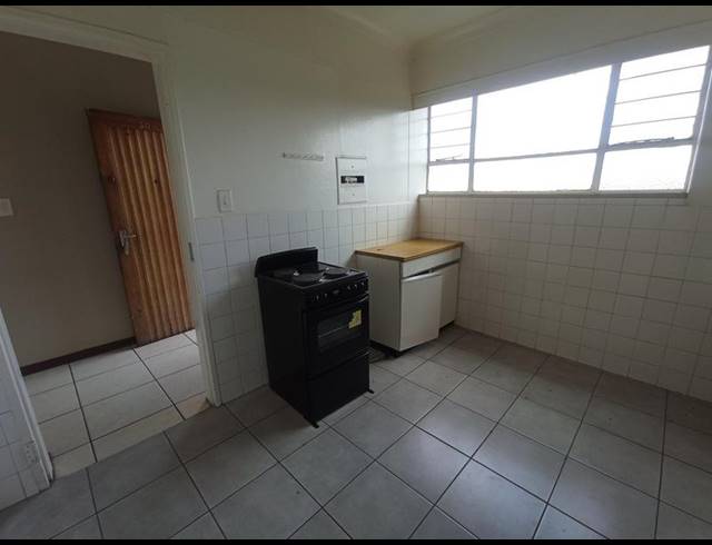 2 BEDROOM PROPERTY TO RENT IN FLORIDA LAKE